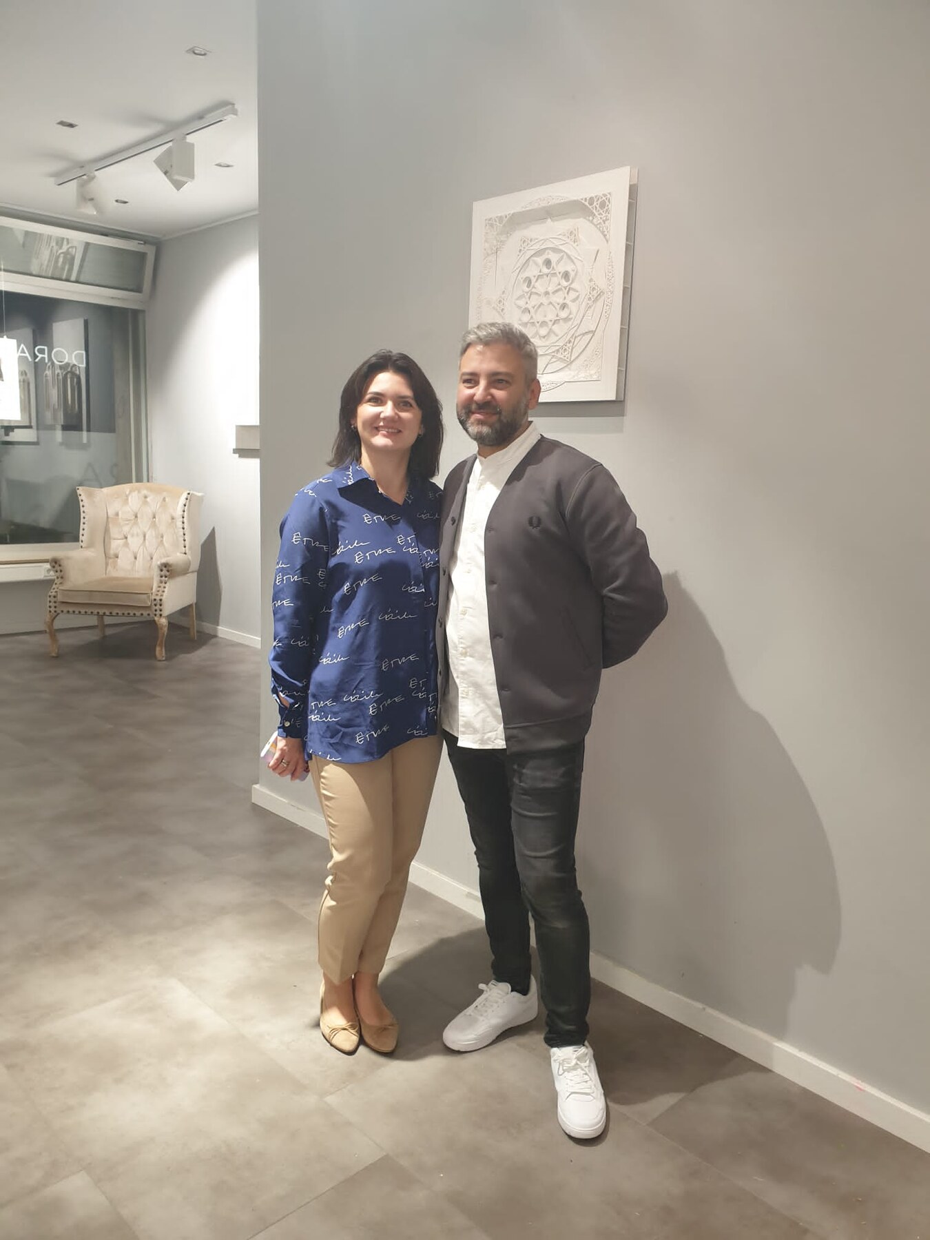Ewgenij Gepper und Lena in der Ausstellung