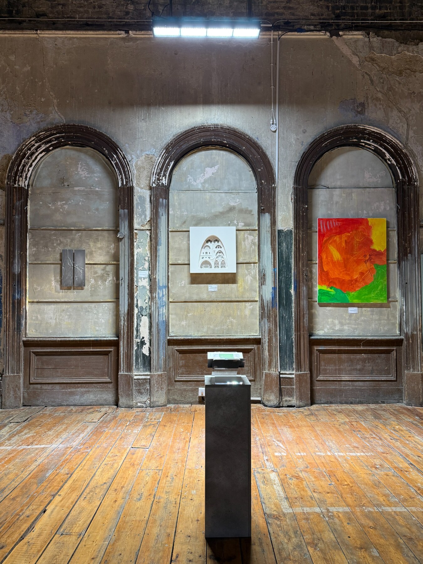 Frontale Ansicht von Zeitreise im Old Waiting Room